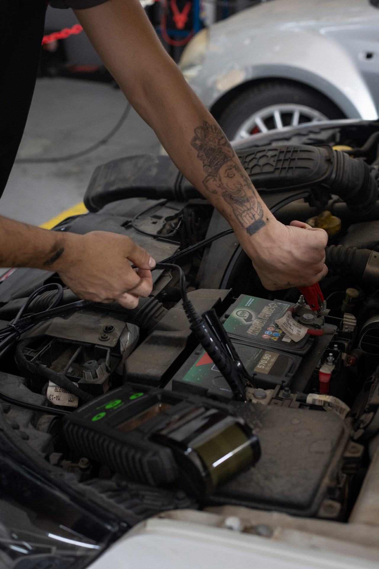 Diagnóstico eléctrico y batería en Servimotor Málaga